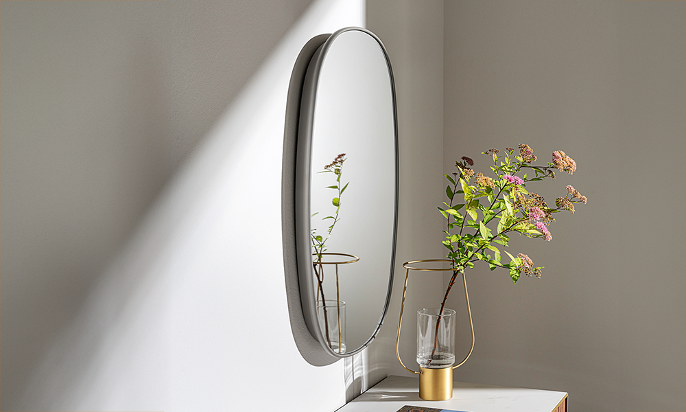 “Contemporary sleek mirror with clean lines – Italian designer wall décor for modern spaces”