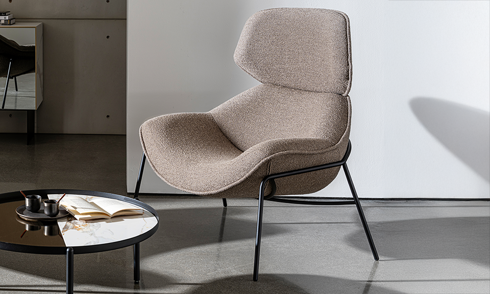 “Alisia armchair with headrest by Sovet – modern Italian lounge chair with ergonomic support and elegant design”