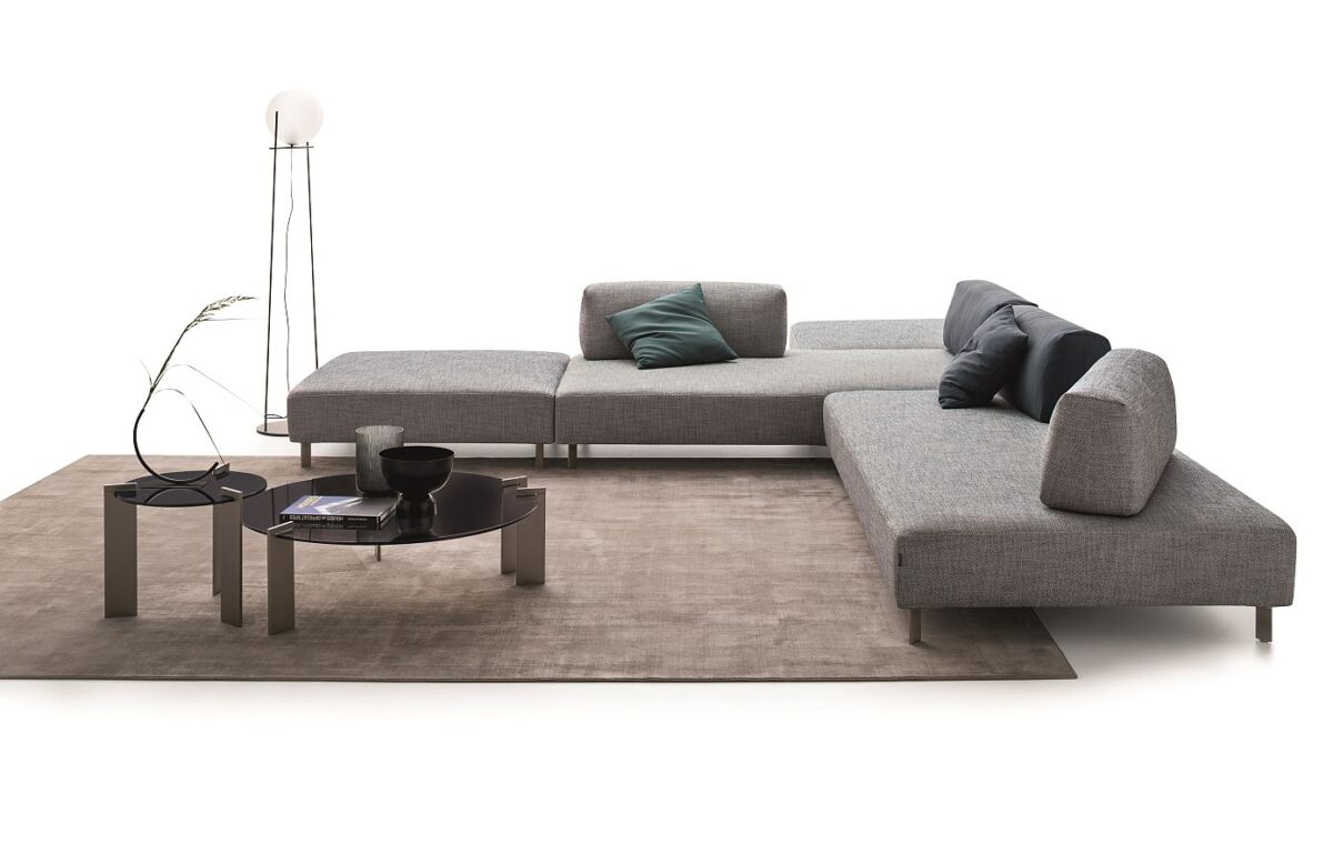 “Ditre Italia Sanders Air – contemporary designer sofa featuring elevated metal legs and minimalist profile”