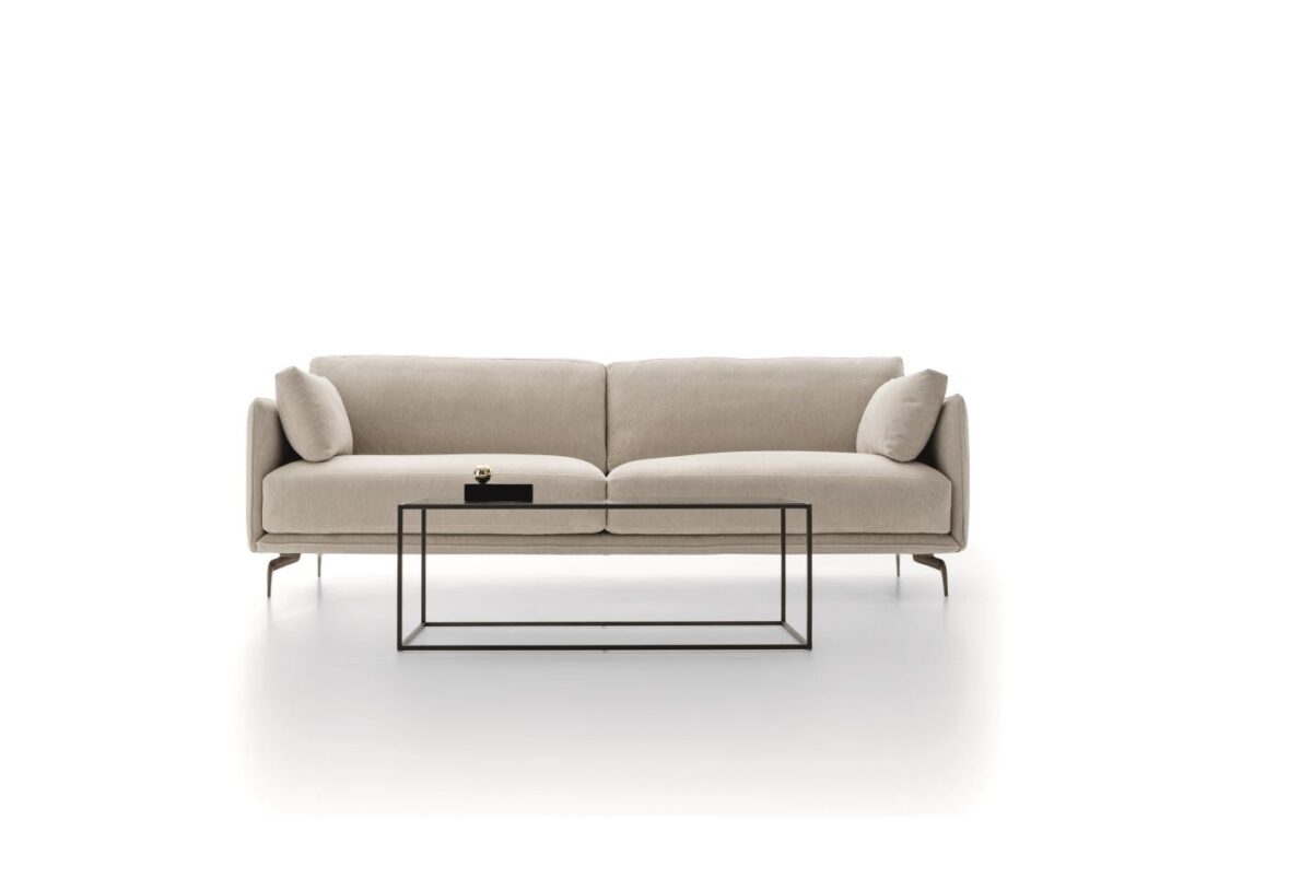 “KRISBY by Ditre Italia – stylish Italian occasional table with clean lines and premium finishes”
