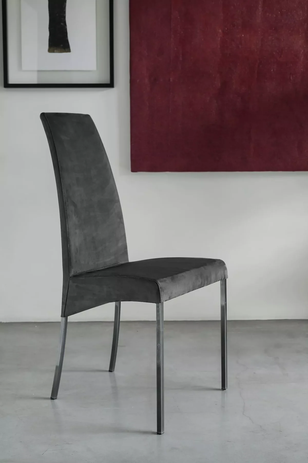 Close‑up of Aida by Bontempi’s elegant stitching and frame