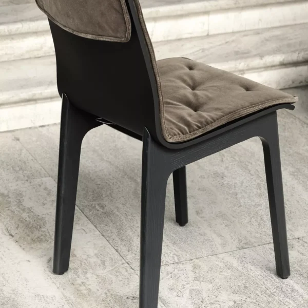 Alfa by Bontempi dining table with sleek pedestal base