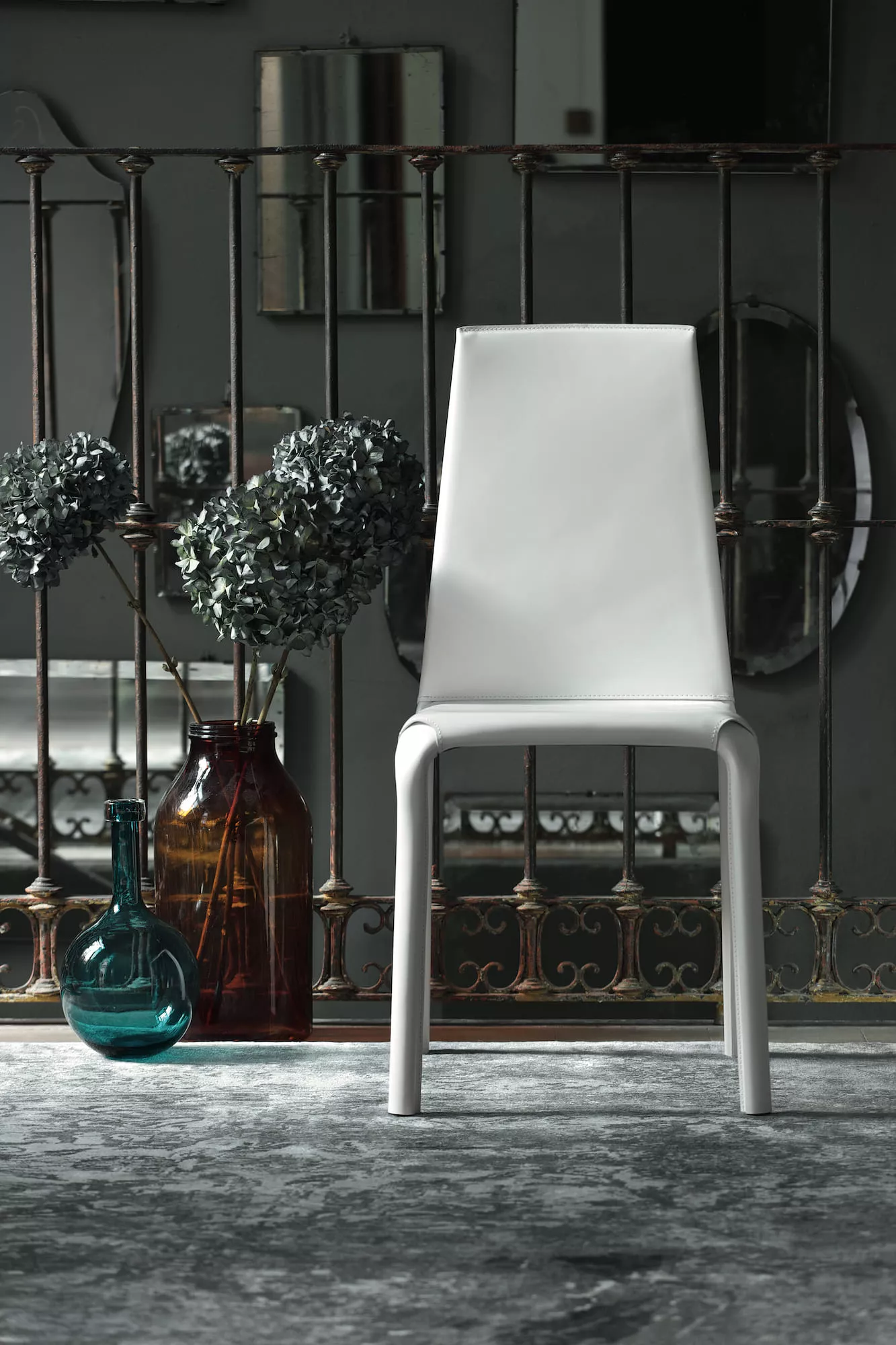 Alice by Bontempi dining chair with elegant curved backrest and slim metal legs