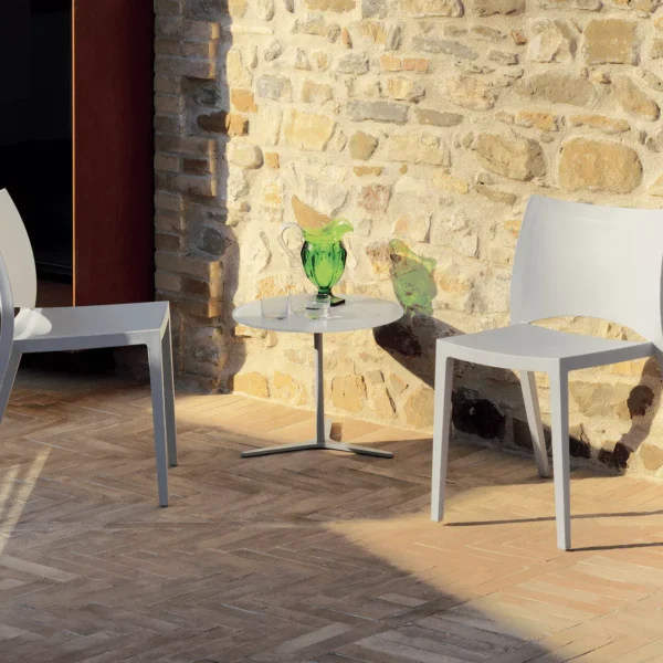 Aqua by Bontempi dining table with transparent glass top