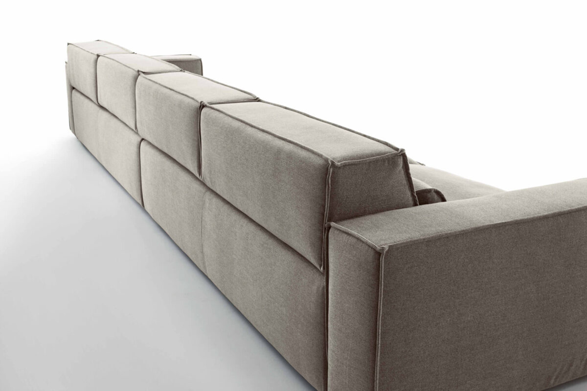 “Italian Buble lounge chair by Ditre Italia – bold and artistic armchair with luxurious comfort and curved profile”