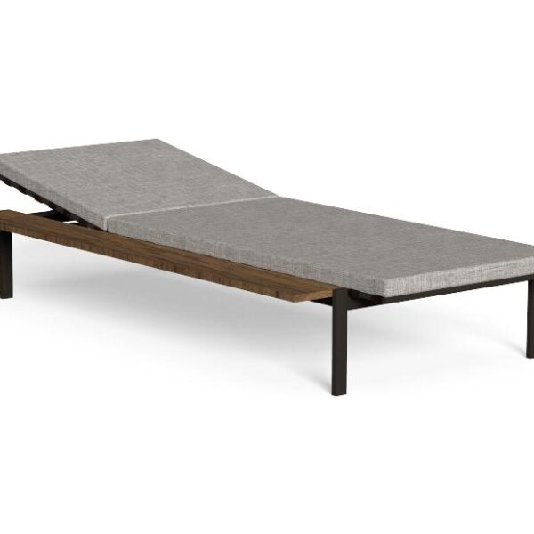 Luxury contemporary Casilda Sunbed by Ramón Esteve for Talentispa, high-end Italian outdoor furniture for Birmingham, Michigan.