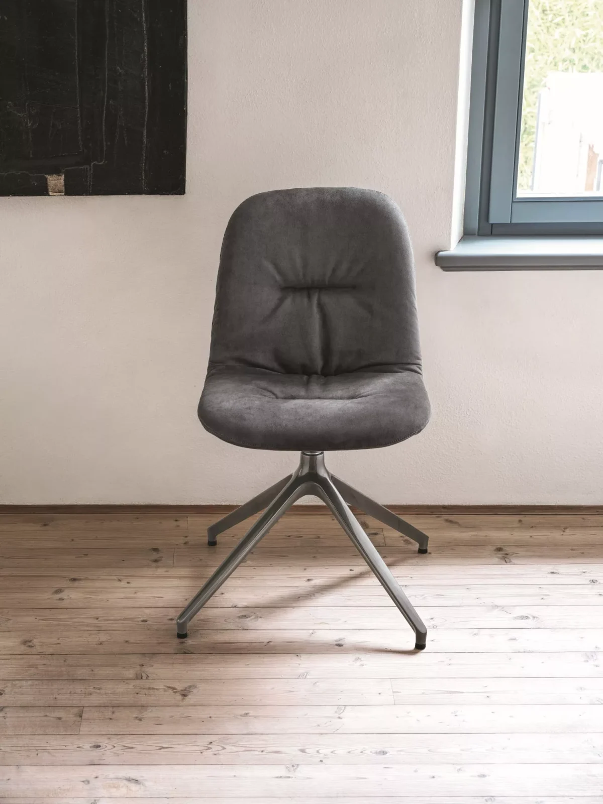 Bontempi Chantal swivel chair in Troy, Michigan – Elegant design with a die-cast aluminum base.