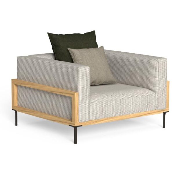 Refined Italian outdoor armchair from the CleoSoft Wood line by TalentiSpa – a fusion of style and relaxation.
