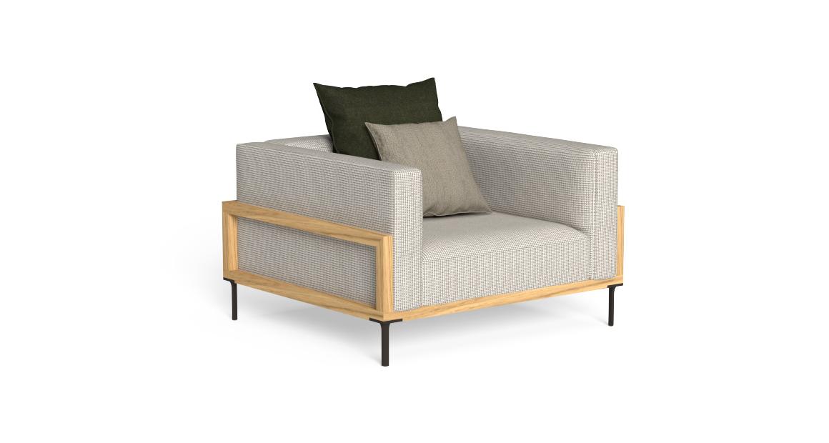 Refined Italian outdoor armchair from the CleoSoft Wood line by TalentiSpa – a fusion of style and relaxation.