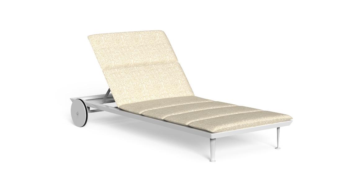 Luxury contemporary Cruise Alu Sunbed by Studio Talenti for Talentispa, high-end Italian outdoor furniture for Birmingham, Michigan.