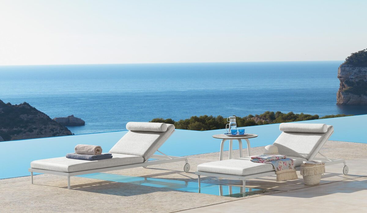 Modern CleoSoft//Alu Canopy Sofa by Talentispa Italian outdoor sofa in Troy MI showroom