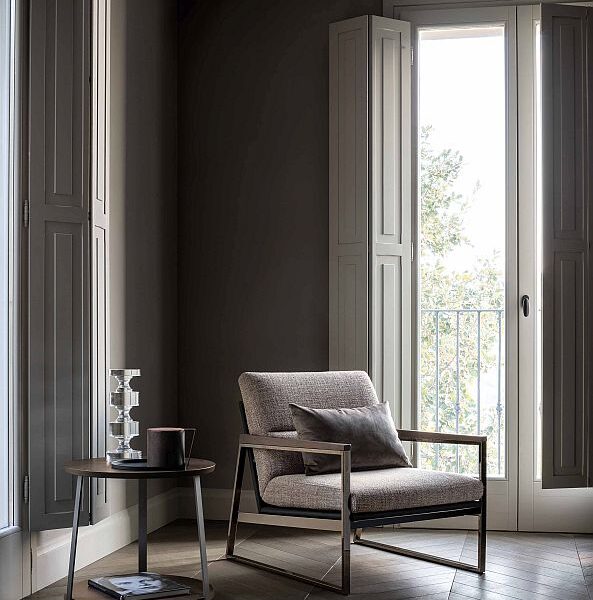 “Ditre Italia Daytona – contemporary armchair featuring sleek lines, plush seat, and tailored upholstery”