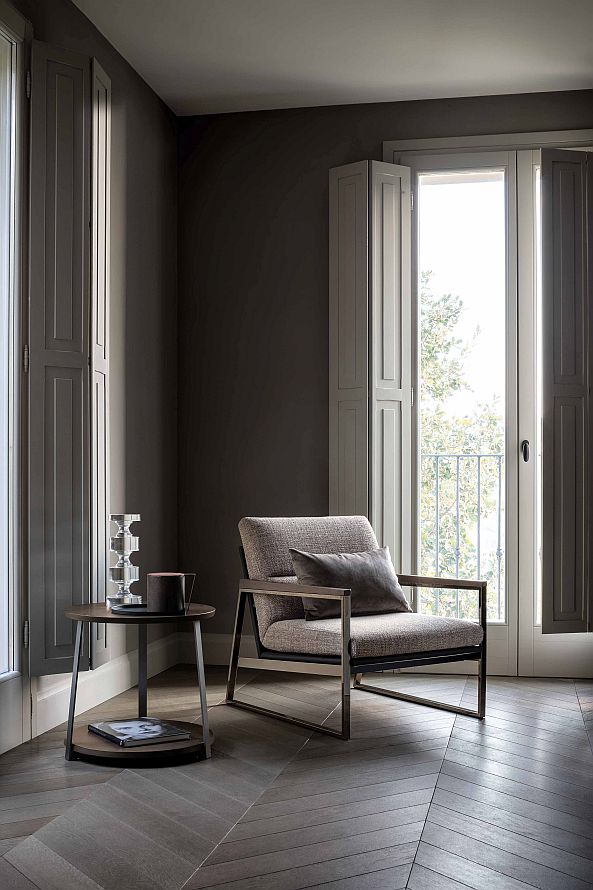 “Ditre Italia Daytona – contemporary armchair featuring sleek lines, plush seat, and tailored upholstery”