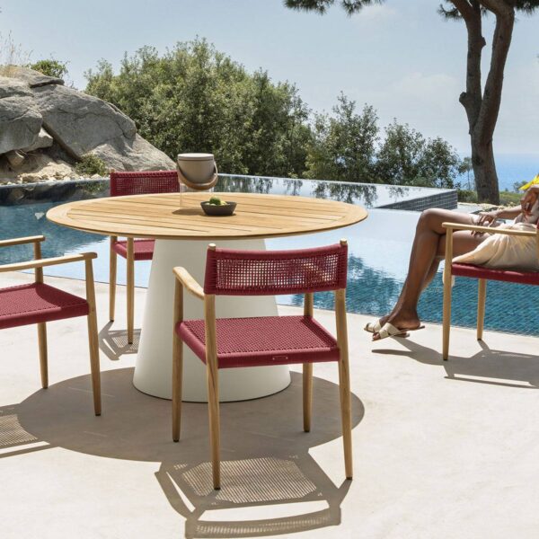 Dolcevita Dining Table D120 by Talenti – large round outdoor table with sleek, contemporary Italian design
