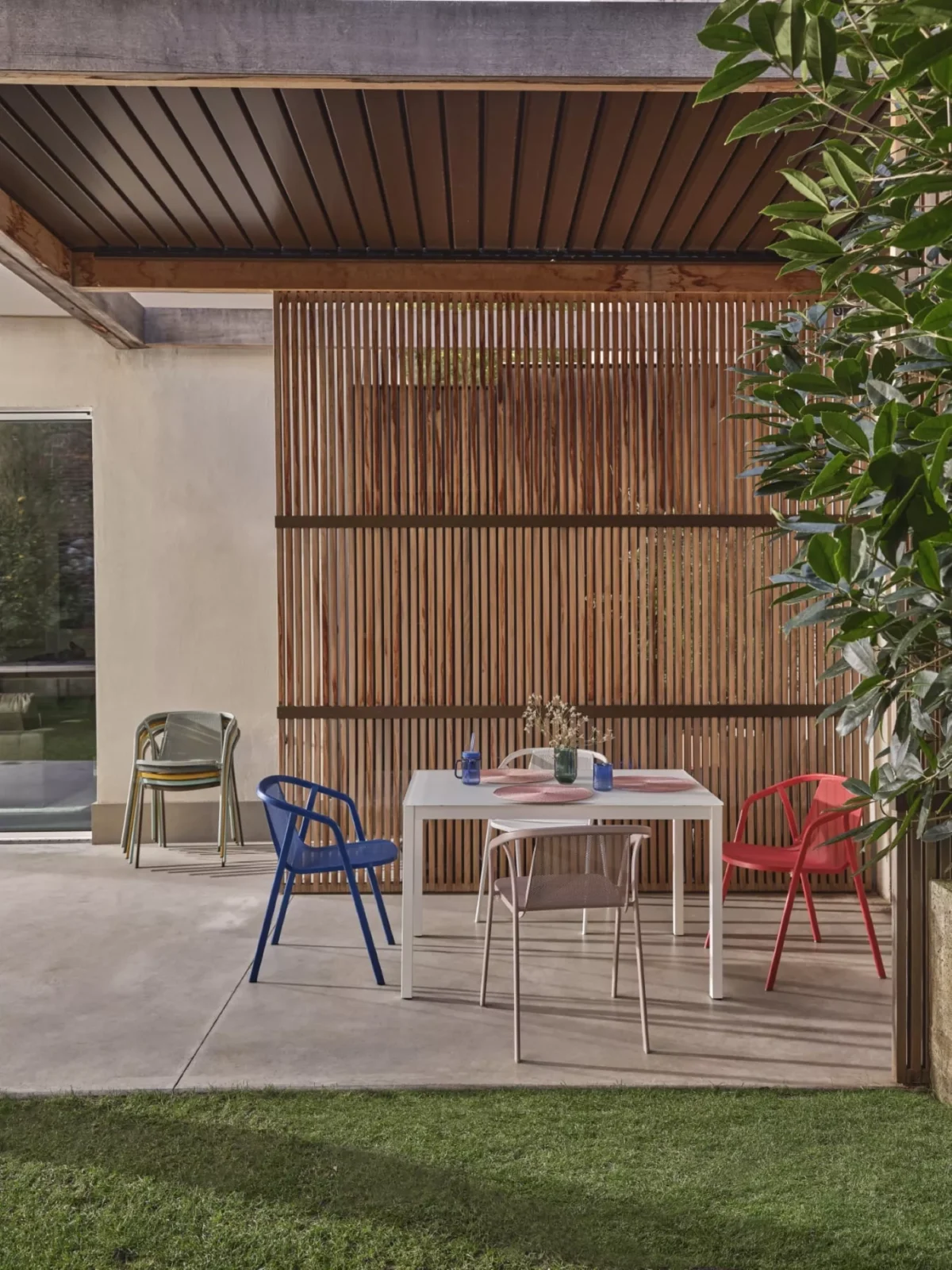 Luxury contemporary Ines outdoor furniture by Bontempi, perfect for an elegant patio in Birmingham, Michigan.
