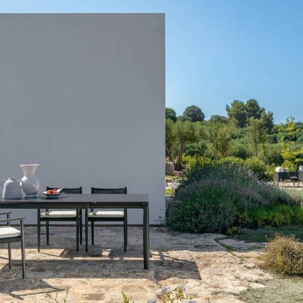 Dolcevita//Alu Extending Dining Table 200/265×100 by Talenti – large modern outdoor table with sleek aluminum frame and expandable design