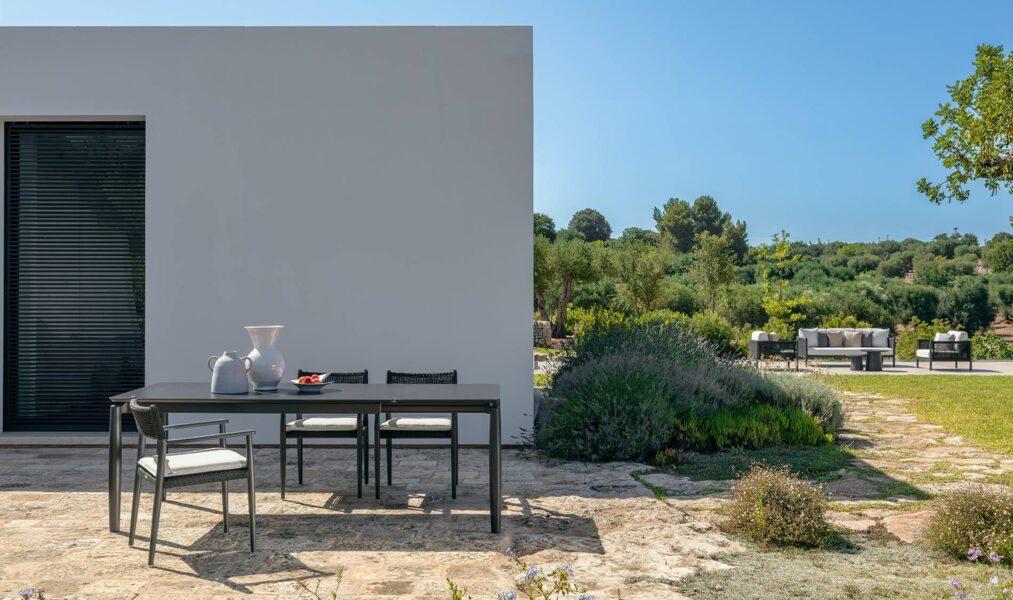 Dolcevita//Alu Extending Dining Table 200/265×100 by Talenti – large modern outdoor table with sleek aluminum frame and expandable design