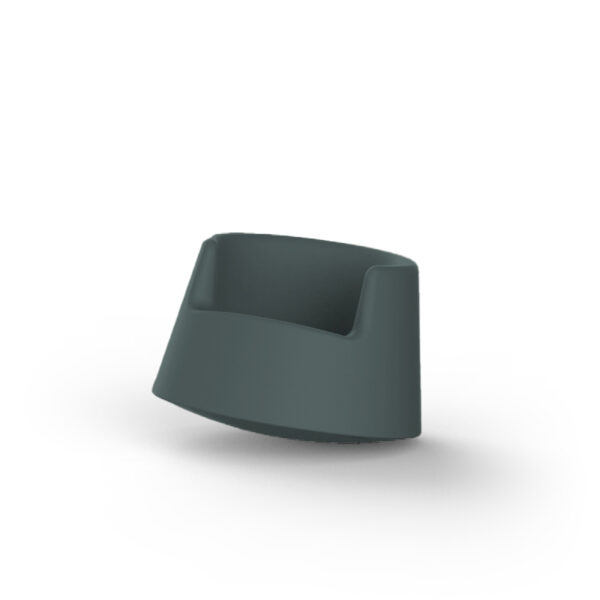 Colorful and ergonomic Roulette Kids chair displayed outdoors