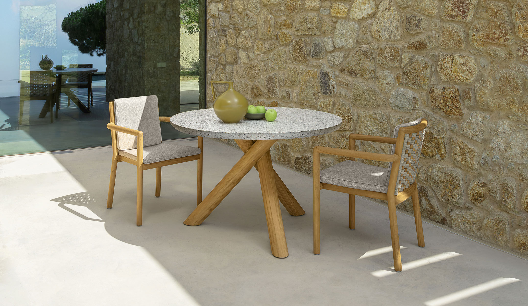 Prichi Dining Table D120 by Talenti – round outdoor dining table with elegant lines and modern Italian style