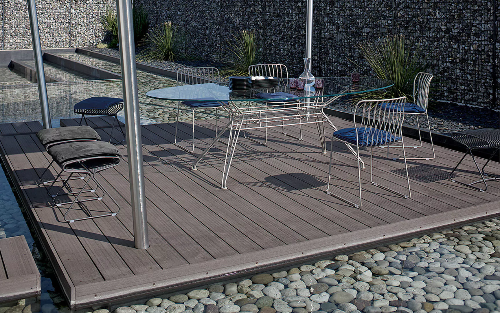 Freak Outdoor lounge chair by Bontempi in garden setting