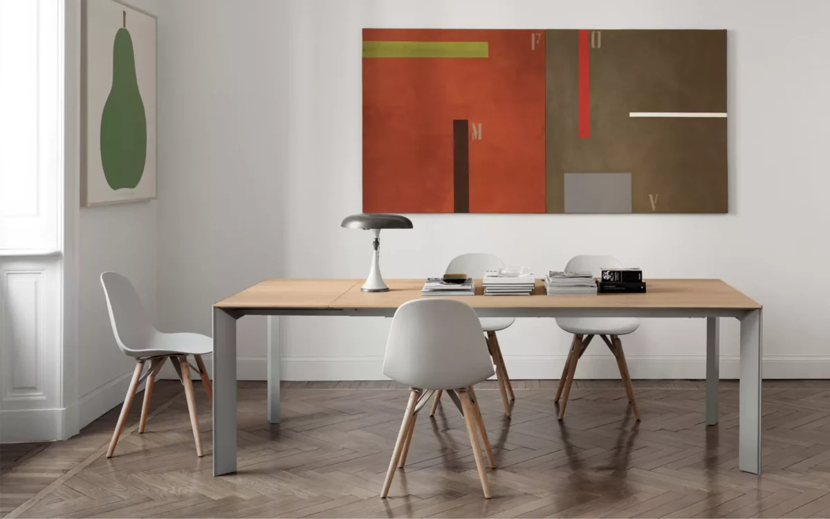Genius by Bontempi – rectangular table (190×100 cm) with anthracite lacquered aluminum legs and glossy dove‑grey glass top, extended.