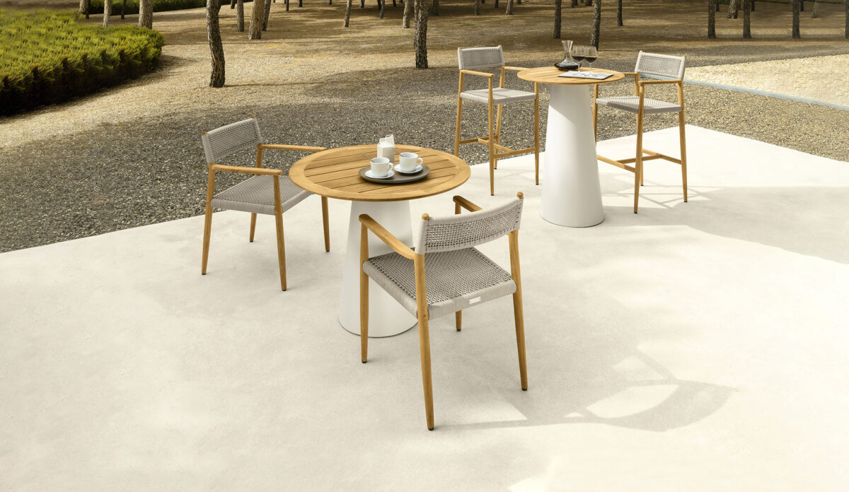 Dolcevita Dining Table D90 by Talenti – compact round outdoor table with elegant, contemporary design