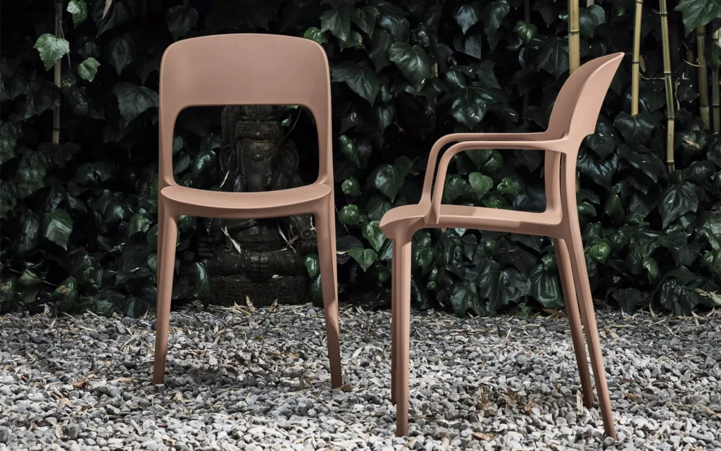Gipsy by Bontempi dining chair with elegant curved backrest