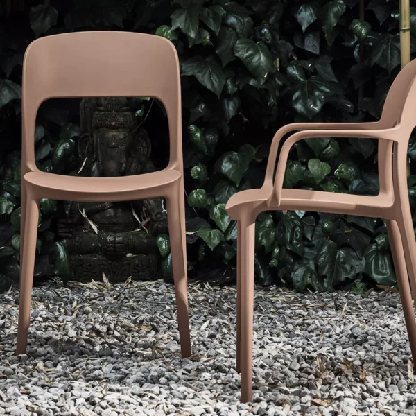 Gipsy by Bontempi dining chair with elegant curved backrest
