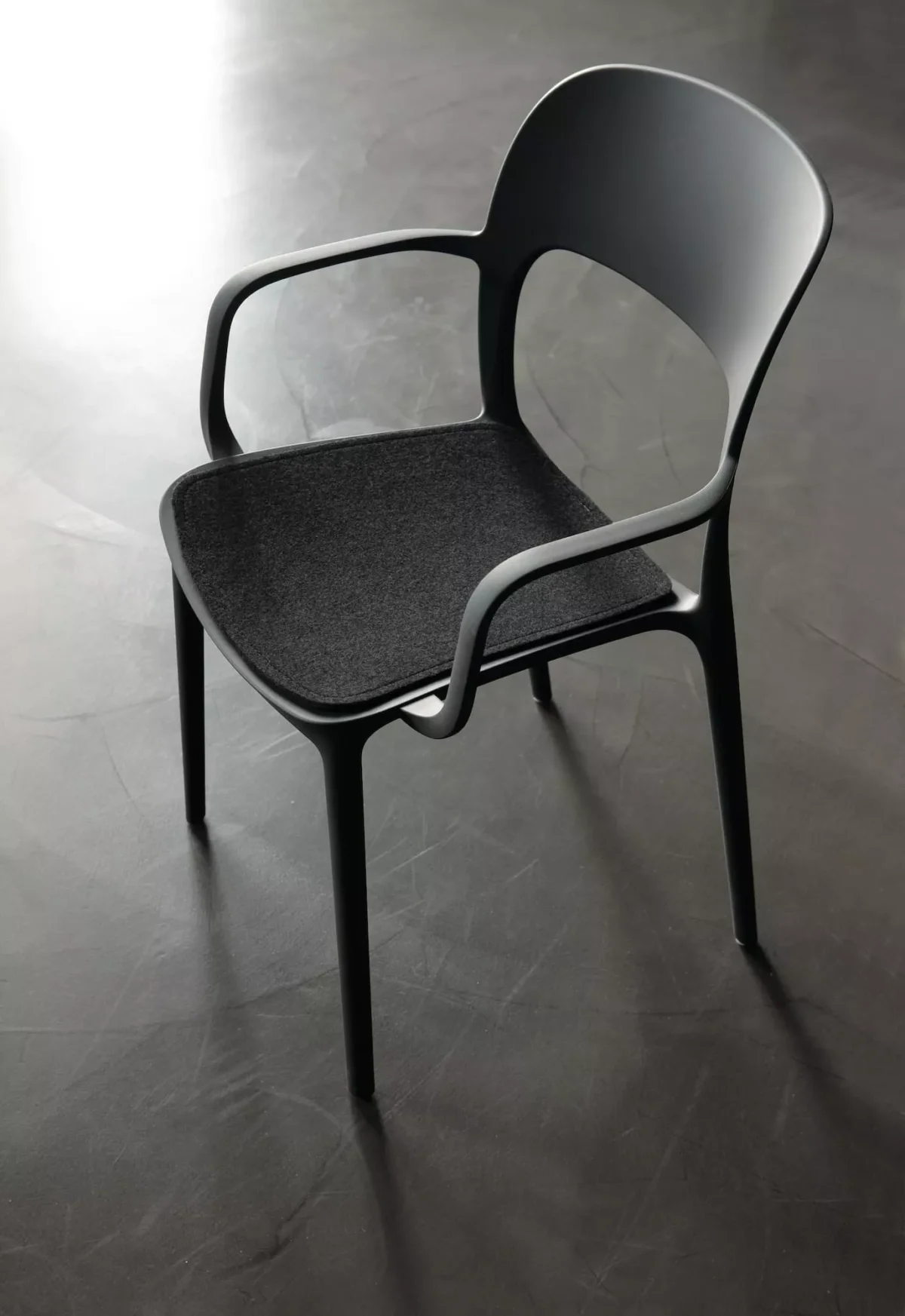 Bontempi Gipsy chair featuring woven seat detail