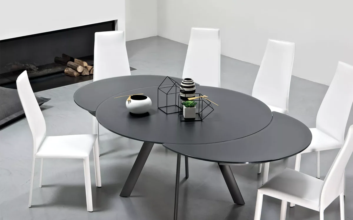 Bontempi Delilah seat paired with sleek glass-top table