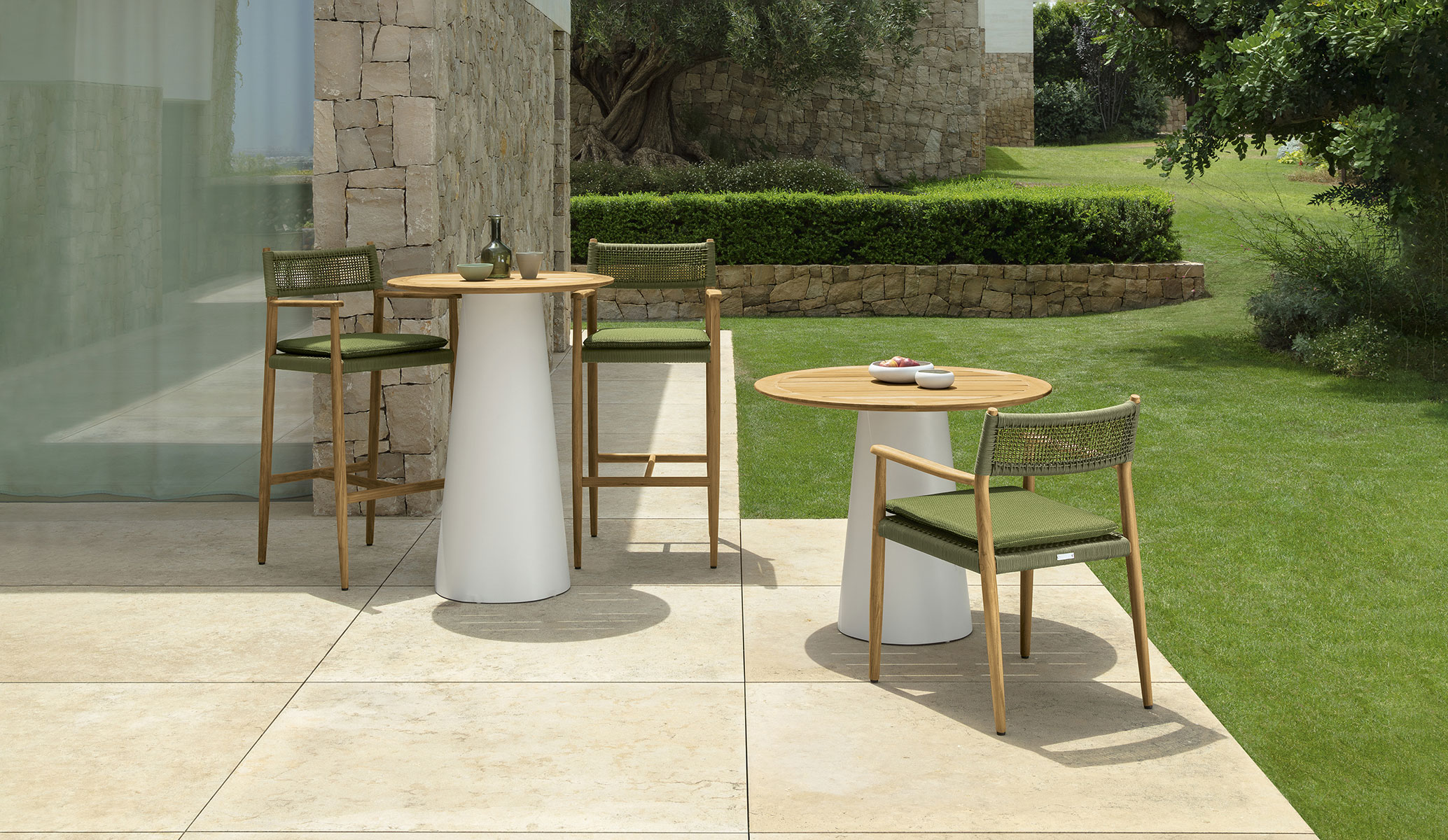 Dolcevita Bar Table D75 by Talenti – sleek round outdoor bar table with modern Italian design