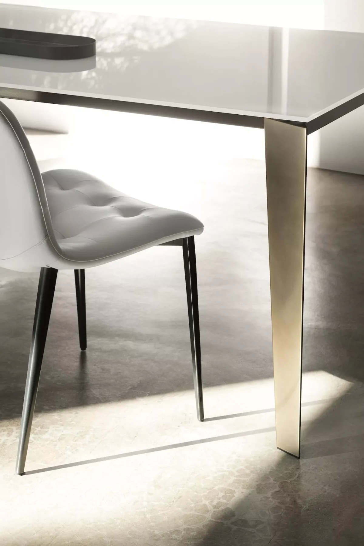 Extendable Cruz table by Bontempi in SuperCeramic finish, showcasing minimalist design and perimeter legs.