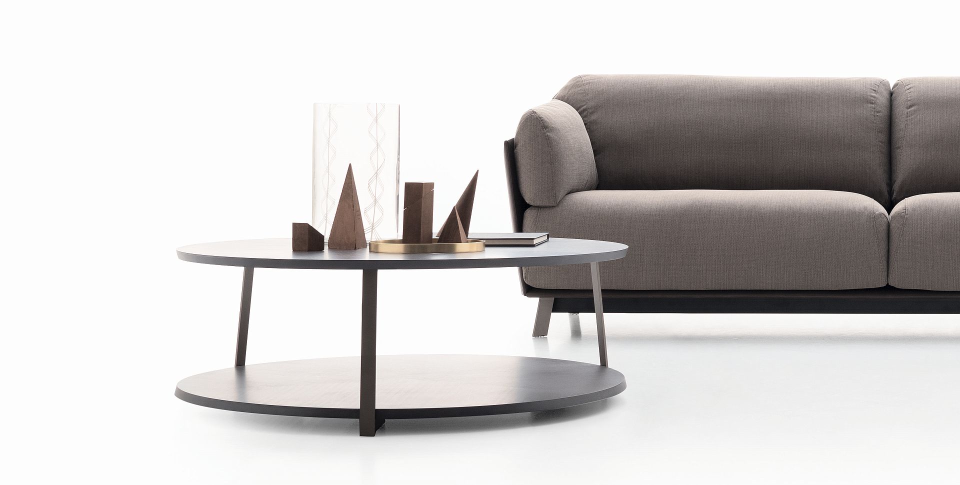 “KAILUA coffee table by Ditre Italia – modern Italian design with sculptural base and round top in refined finish”
