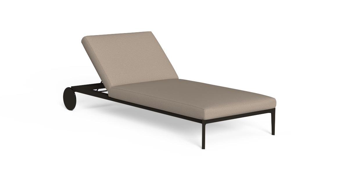 High-end Leaf Sunbed by Marco Acerbis for Talentispa, modern Italian organic outdoor furniture for Troy, Michigan.