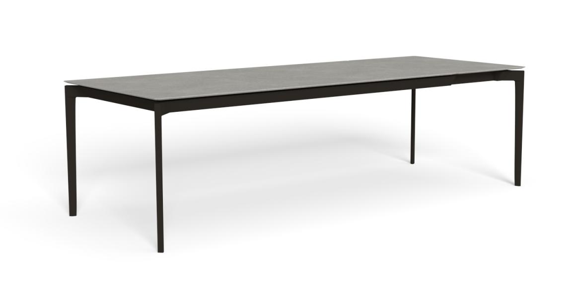 "Leaf ceramic-top extendable dining table 200 to 260 cm by TalentiSpa with refined design."