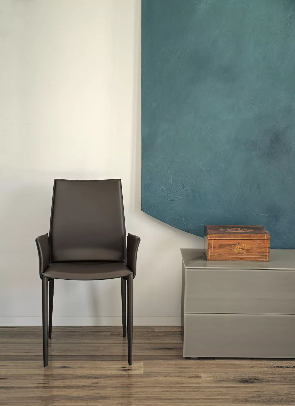 Stylish kitchen bar stool version of Linda by Bontempi with supportive back