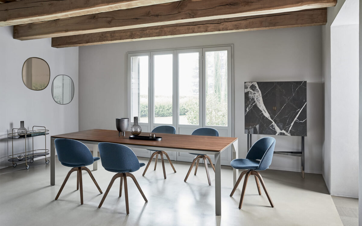 “Madison Superior by Bontempi luxury Italian dining table in Birmingham, Michigan showroom”