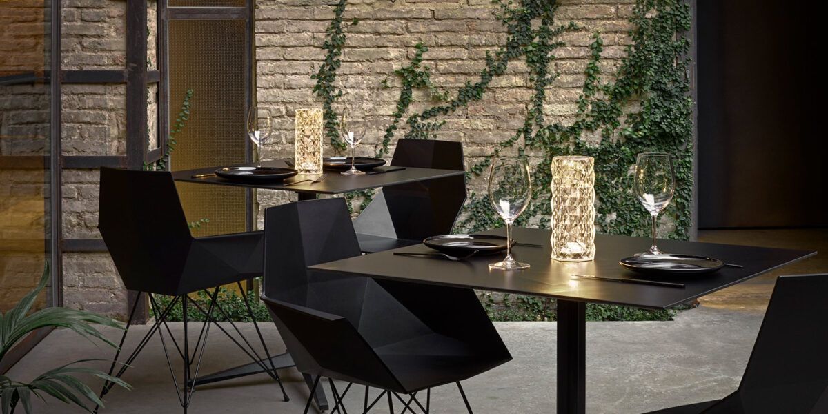 Marquis Table Lamp by Vondom – geometric LED lamp with faceted surface, modern design in white finish