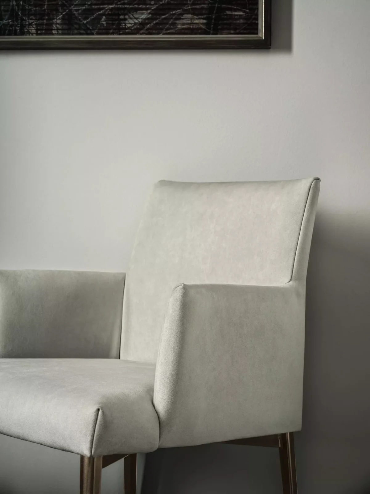Stylish bedroom setup featuring I'd Like by Bontempi as a nightstand