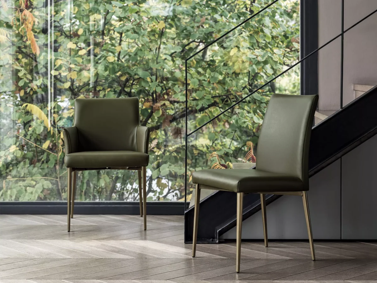 I'd Like round pedestal table by Bontempi in minimalist condo