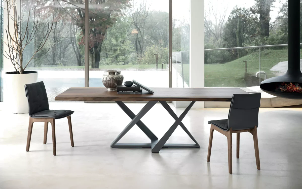 Stylish open‑plan living space with Bontempi Alfa table