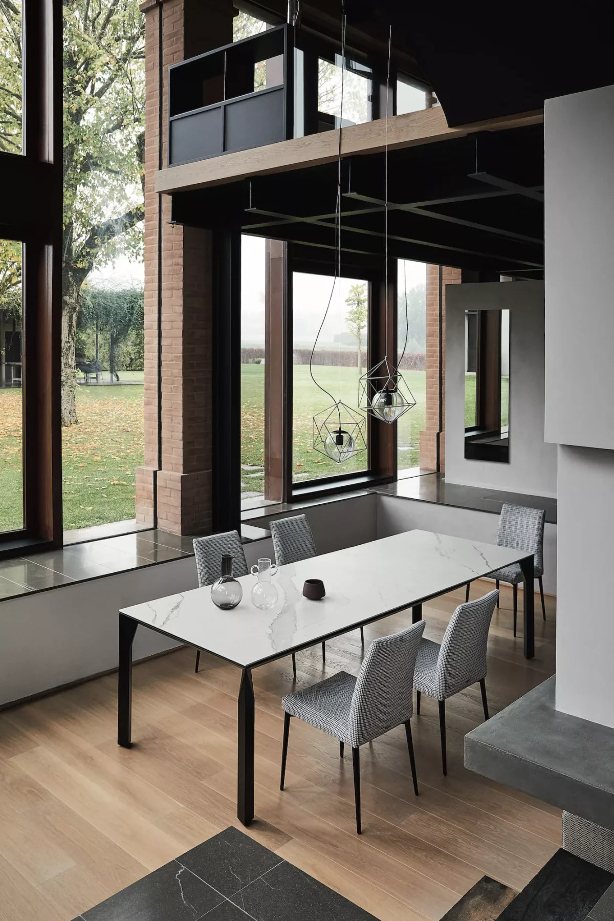 Contemporary seating area with I'd Like by Bontempi serving tray table