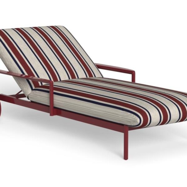Luxury contemporary Nalu Sunbed by Marco Acerbis for Talentispa, high-end Italian outdoor furniture for Birmingham, Michigan.