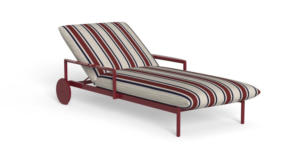 Luxury contemporary Nalu Sunbed by Marco Acerbis for Talentispa, high-end Italian outdoor furniture for Birmingham, Michigan.