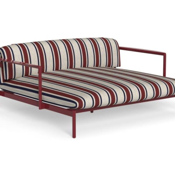 High-end Nalu Lovebed by Marco Acerbis for Talentispa, modern Italian outdoor furniture for Troy, Michigan.