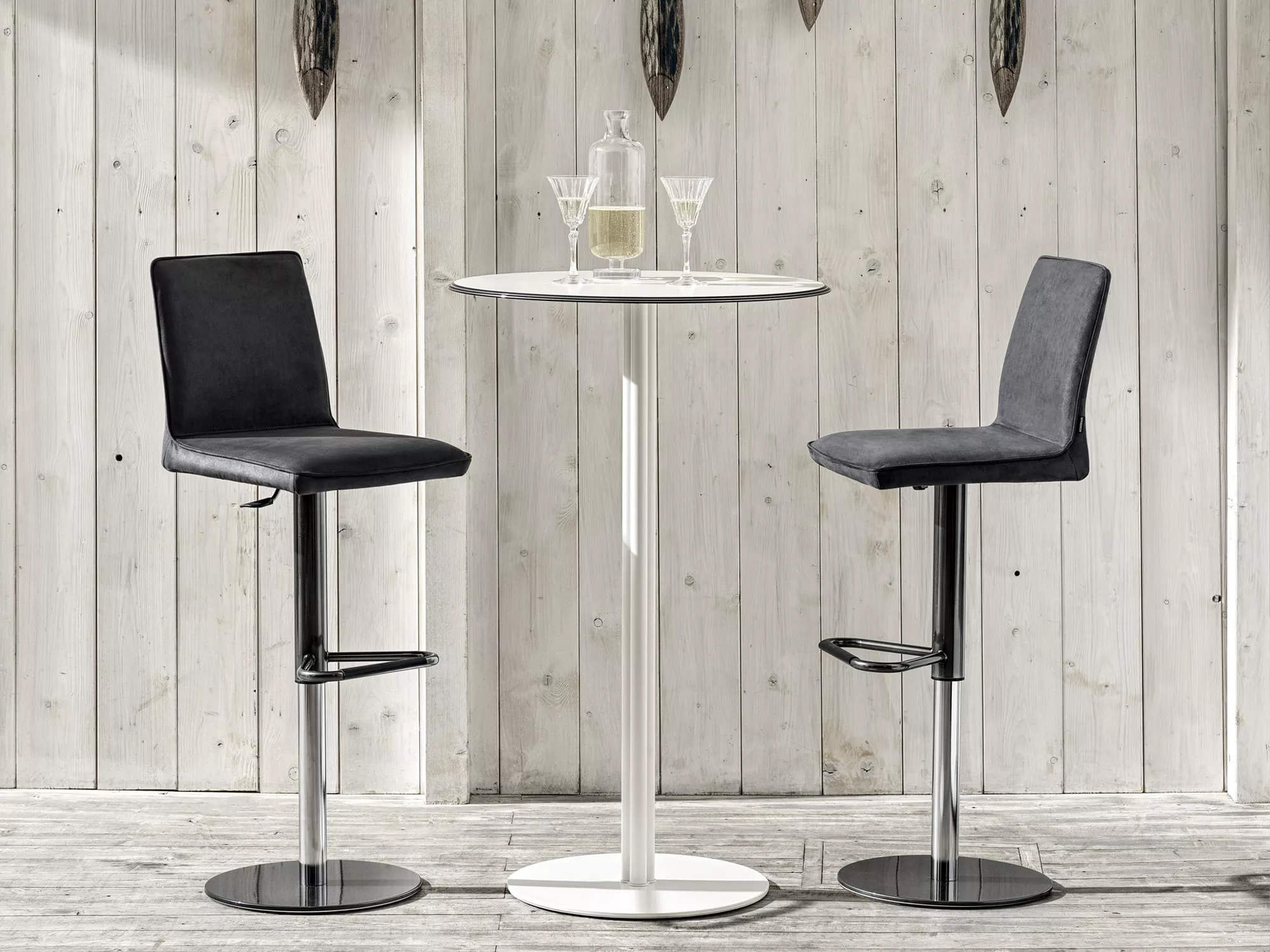 “Club High chair by Bontempi – modern high‑back dining seat with cushioned backrest and slim powder‑coated metal legs.”
