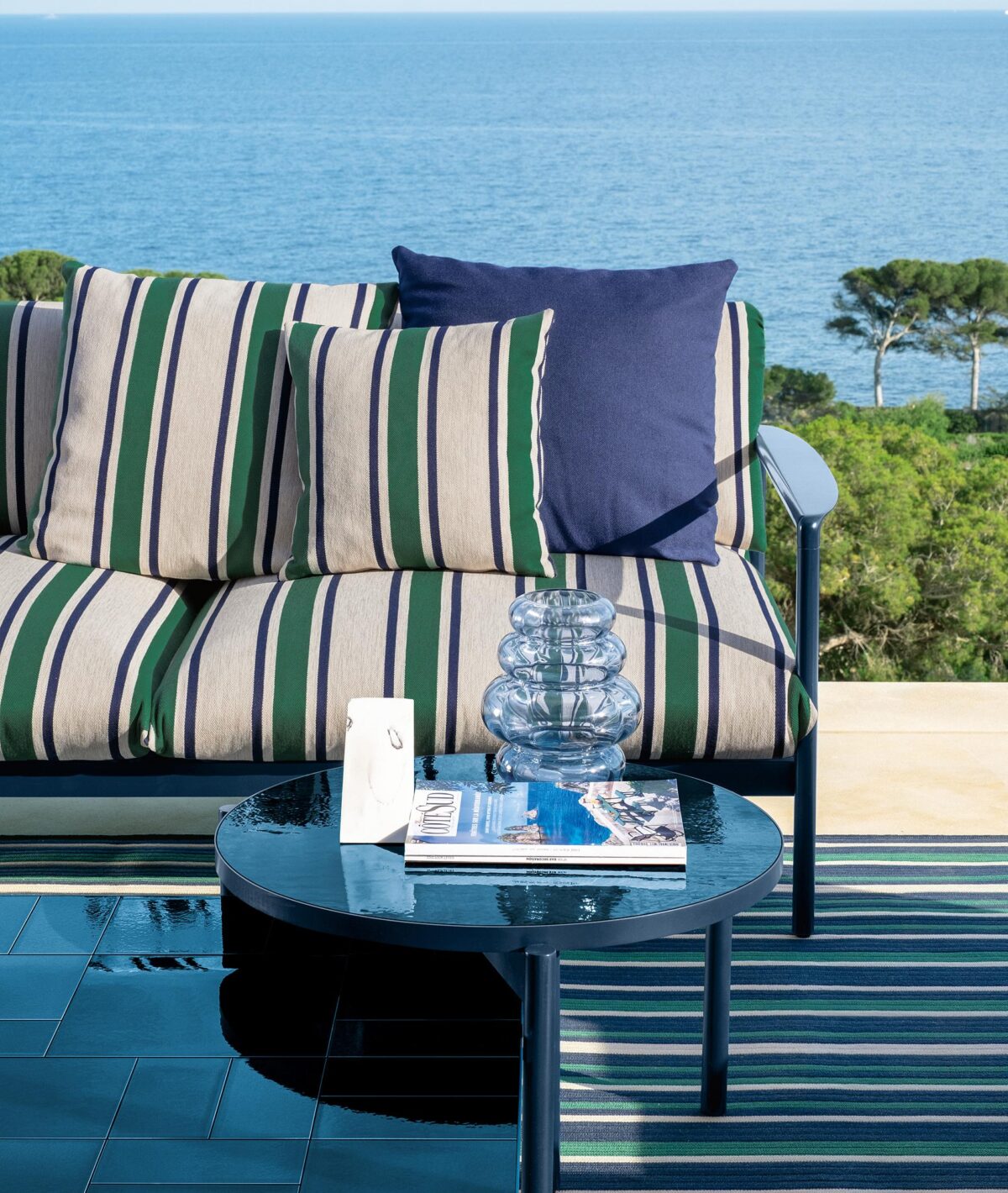 Luxury contemporary Nalu 2-seater outdoor sofa by Ludovica + Roberto Palomba for Talenti, high-end Italian design for Birmingham, Michigan.