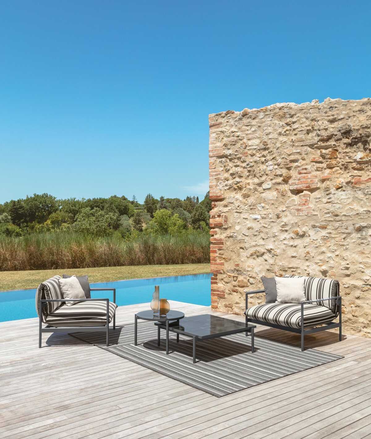 Luxury contemporary Nalu 2-seater outdoor sofa by Ludovica + Roberto Palomba for Talenti, high-end Italian design for Birmingham, Michigan.