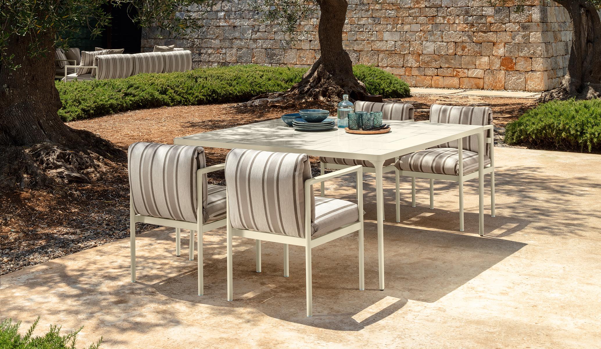 Nalu Dining Table 150×150 by Talenti – large square outdoor table with minimalist design and durable aluminum frame