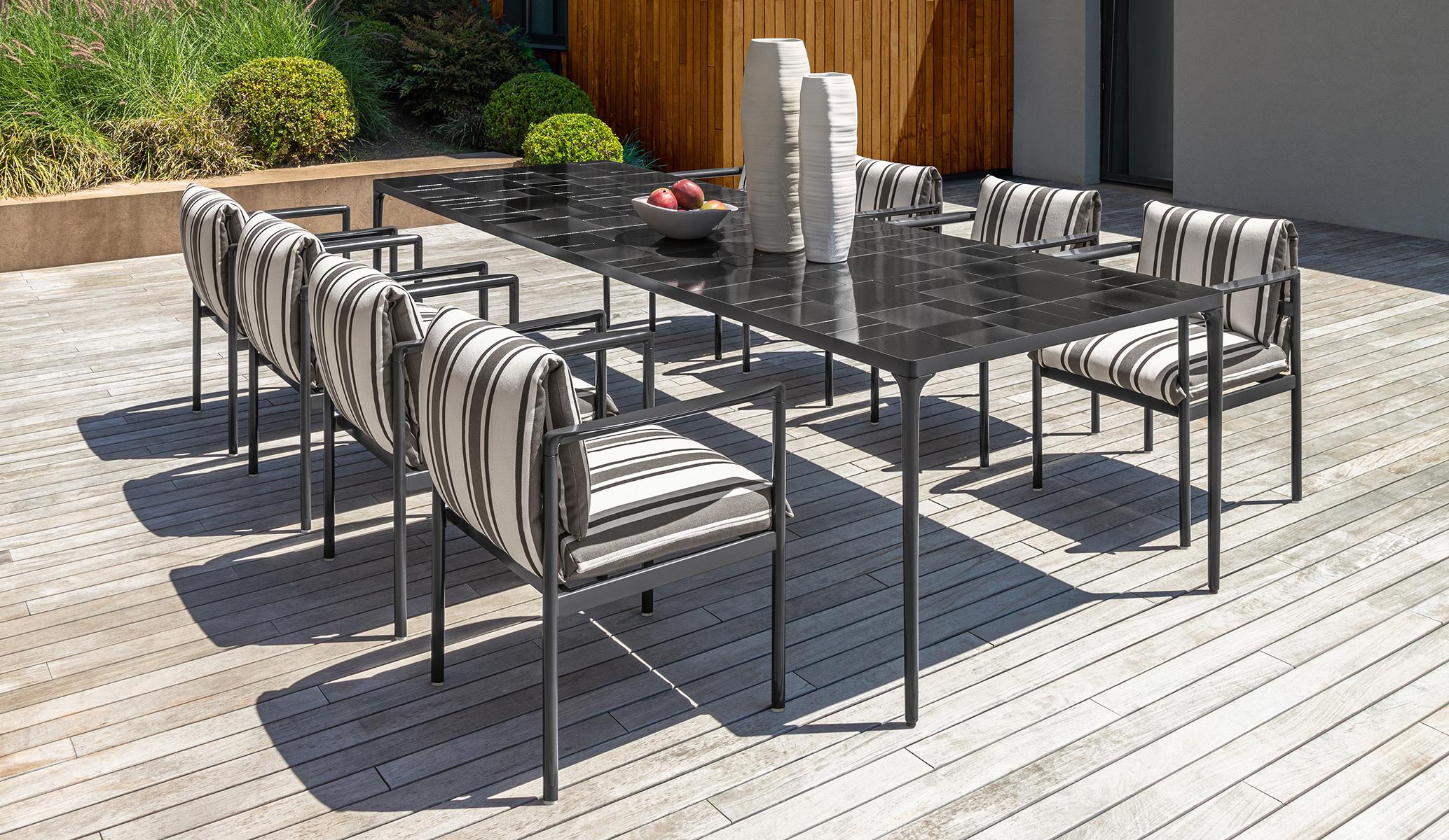 Nalu Dining Table 309×107 by Talenti – expansive outdoor table with sleek rectangular design and clean lines